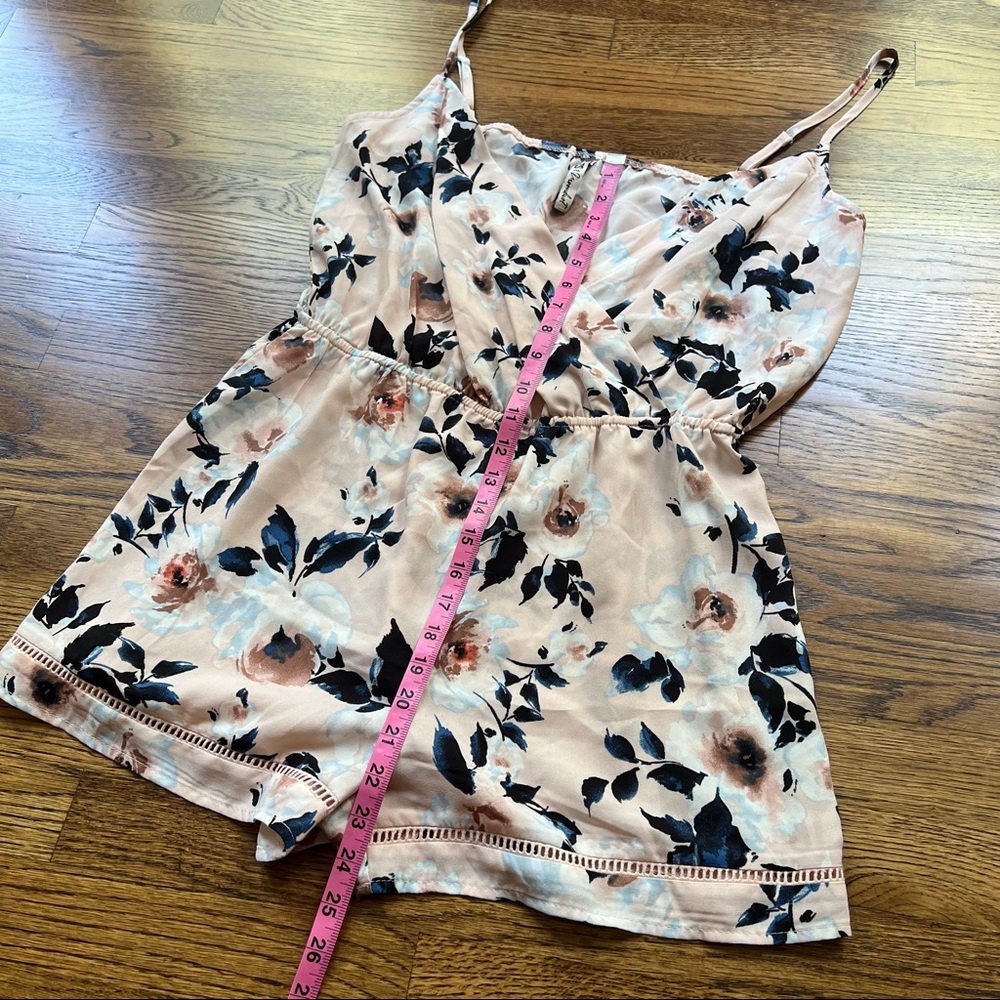Gypsies & Moondust floral romper - Picture 7 of 11